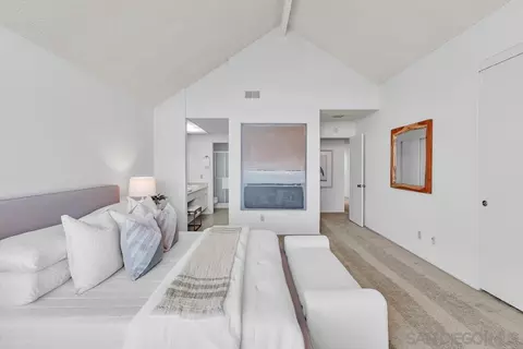 Bedroom - 29 Green Turtle Rd, Coronado, CA 92118 photo 2 of 5