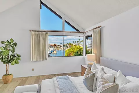 Bedroom - 29 Green Turtle Rd, Coronado, CA 92118 photo 4 of 5