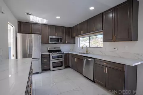 Kitchen - 1558 Soma Pl, El Cajon, CA 92021 photo 4 of 9