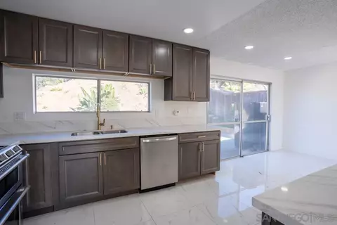 Kitchen - 1558 Soma Pl, El Cajon, CA 92021 photo 6 of 9