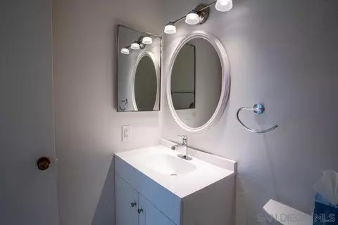 Bath - 1558 Soma Pl, El Cajon, CA 92021 photo 3 of 5