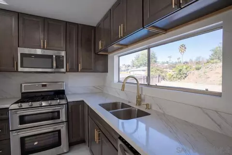 Kitchen - 1558 Soma Pl, El Cajon, CA 92021 photo 7 of 9