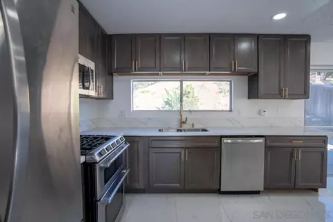 Kitchen - 1558 Soma Pl, El Cajon, CA 92021 photo 5 of 9