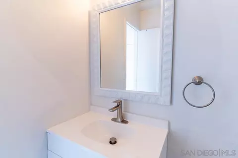 Bath - 1558 Soma Pl, El Cajon, CA 92021 photo 2 of 5