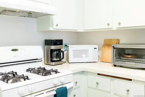 Kitchen - 13745 Sycamore Tr, Poway, CA 92064 photo 2 of 2