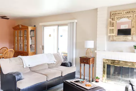 Living - 13745 Sycamore Tr, Poway, CA 92064 photo 2 of 4