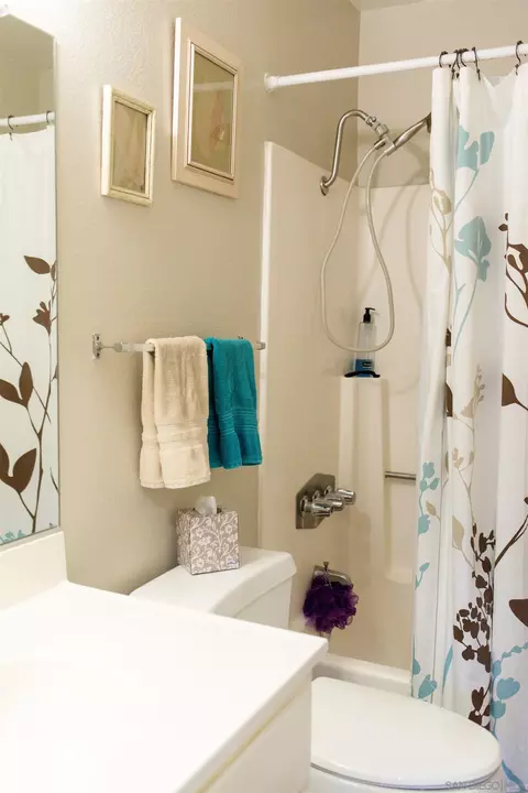 Bath - 13745 Sycamore Tr, Poway, CA 92064 photo 3 of 3