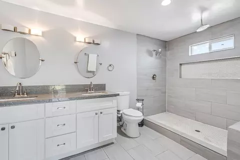 Bath - 485 Graves St, El Cajon, CA 92020 photo 2 of 2