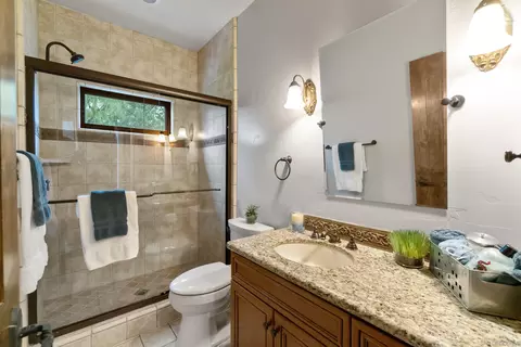 Bath - 41335 Via Del Toronjo, Temecula, CA 92592 photo 5 of 6