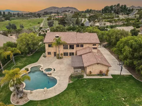 View/Area - 41335 Via Del Toronjo, Temecula, CA 92592 photo 2 of 6