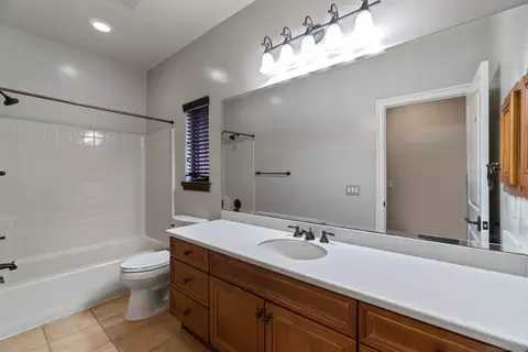 Bath - 41335 Via Del Toronjo, Temecula, CA 92592 photo 4 of 6