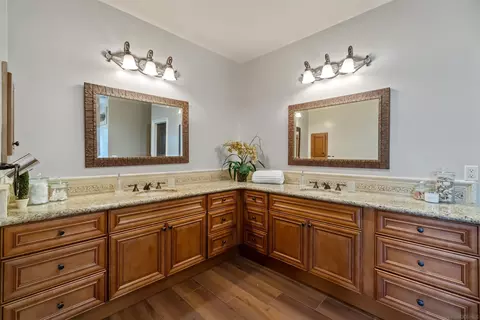 Bath - 41335 Via Del Toronjo, Temecula, CA 92592 photo 1 of 6
