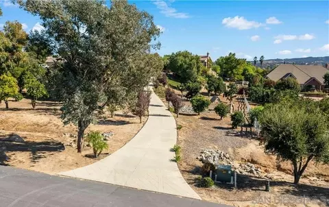 View/Area - 41335 Via Del Toronjo, Temecula, CA 92592 photo 3 of 6