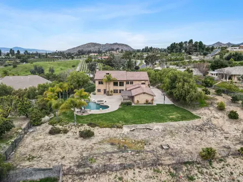 View/Area - 41335 Via Del Toronjo, Temecula, CA 92592 photo 4 of 6