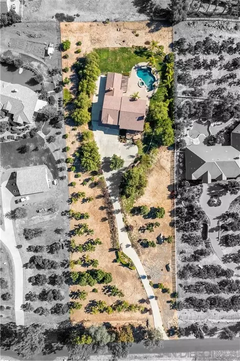View/Area - 41335 Via Del Toronjo, Temecula, CA 92592 photo 5 of 6
