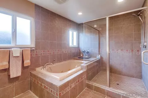 Bath - 16411 Bronco Ln, Poway, CA 92064 photo 3 of 5