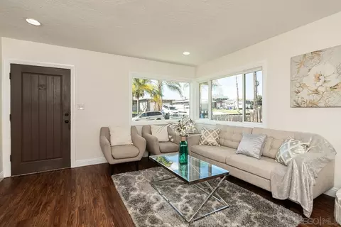 Living - 853 Banock St, Spring Valley, CA 91977 photo 3 of 5