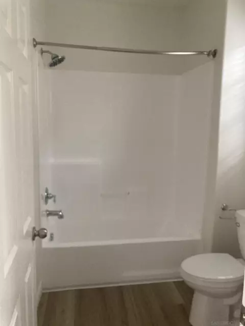 Bath - 750 Nile River Dr, Oxnard, CA 93036 photo 6 of 6