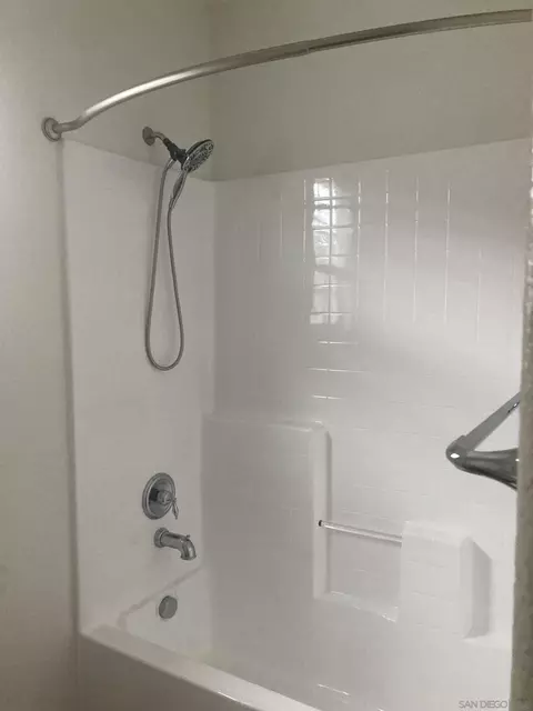 Bath - 750 Nile River Dr, Oxnard, CA 93036 photo 1 of 6