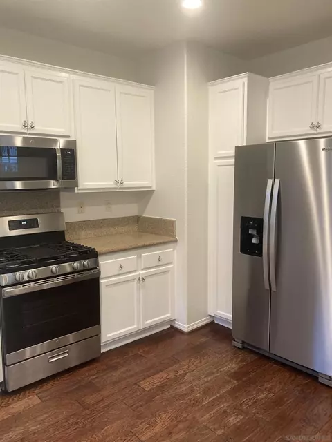 Kitchen - 750 Nile River Dr, Oxnard, CA 93036 photo 2 of 3