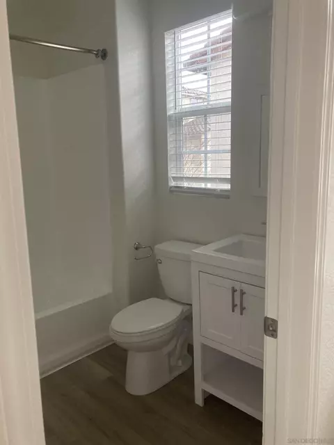 Bath - 750 Nile River Dr, Oxnard, CA 93036 photo 5 of 6