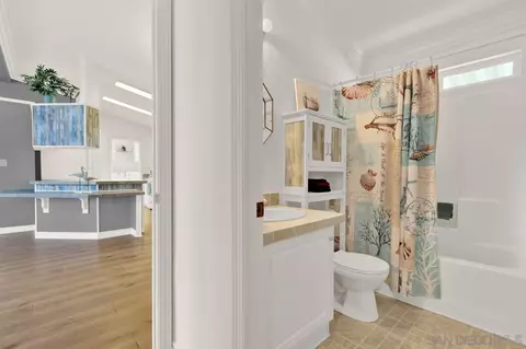 Bath - 14087 Pomegranate Ave, Poway, CA 92064 photo 1 of 5