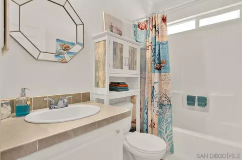 Bath - 14087 Pomegranate Ave, Poway, CA 92064 photo 3 of 5