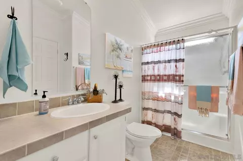 Bath - 14087 Pomegranate Ave, Poway, CA 92064 photo 4 of 5