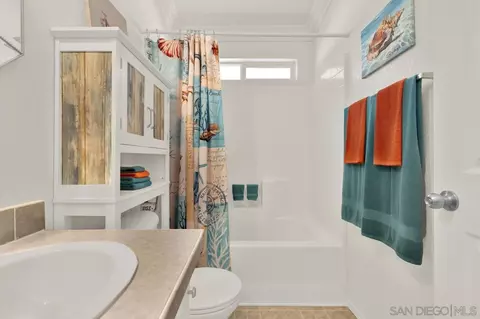 Bath - 14087 Pomegranate Ave, Poway, CA 92064 photo 2 of 5