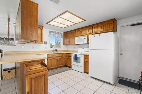 Kitchen - 2040 San Diego Ave, Ramona, CA 92065 photo 2 of 4