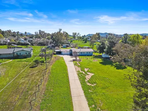 View/Area - 2040 San Diego Ave, Ramona, CA 92065 photo 2 of 16