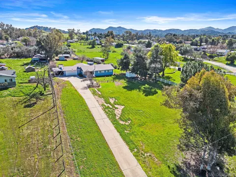 2040 San Diego Ave, Ramona, CA 92065