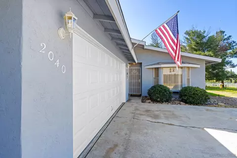 Exterior - 2040 San Diego Ave, Ramona, CA 92065 photo 4 of 11