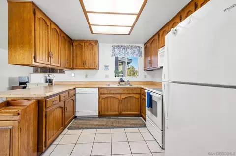 Kitchen - 2040 San Diego Ave, Ramona, CA 92065 photo 3 of 4