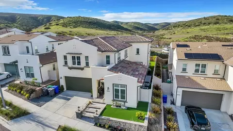 View/Area - 9045 W Bluff Pl, Santee, CA 92071 photo 2 of 10