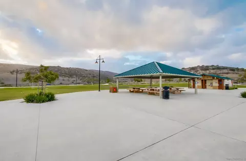View/Area - 9045 W Bluff Pl, Santee, CA 92071 photo 9 of 10
