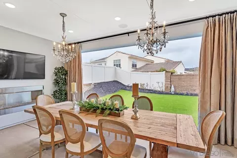 Dining - 9045 W Bluff Pl, Santee, CA 92071 photo 4 of 6