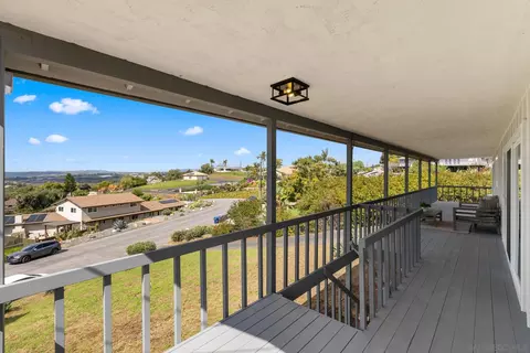Exterior - 3059 Oriente Dr, Vista, CA 92084 photo 5 of 6