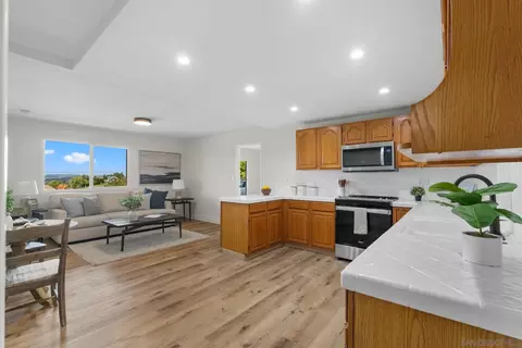 Kitchen - 3059 Oriente Dr, Vista, CA 92084 photo 3 of 5
