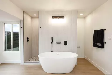 Bath - 224 Scottford Dr, El Cajon, CA 92021 photo 4 of 6