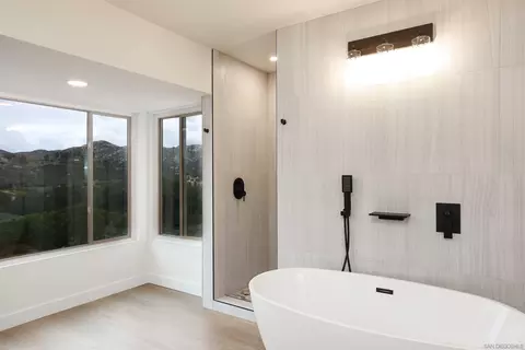 Bath - 224 Scottford Dr, El Cajon, CA 92021 photo 5 of 6