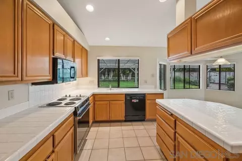Kitchen - 14047 Dogwood Rd, Poway, CA 92064 photo 3 of 4
