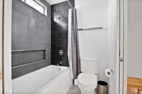 Bath - 992 Calle Santa Cruz, Encinitas, CA 92024 photo 5 of 6