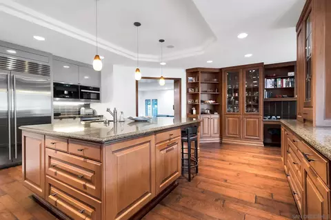 Kitchen - 992 Calle Santa Cruz, Encinitas, CA 92024 photo 6 of 10