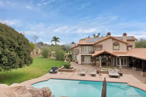 Exterior - 992 Calle Santa Cruz, Encinitas, CA 92024 photo 10 of 12