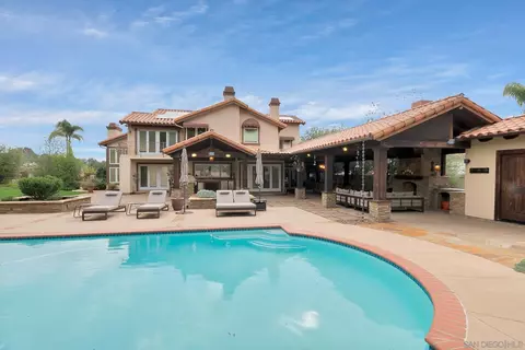 Exterior - 992 Calle Santa Cruz, Encinitas, CA 92024 photo 9 of 12