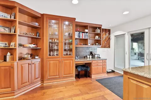Kitchen - 992 Calle Santa Cruz, Encinitas, CA 92024 photo 7 of 10