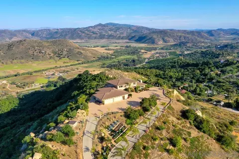 1728 Via Sinsonte, Escondido, CA 92027