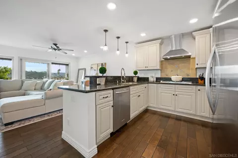 2357 Caringa Way #4, Carlsbad, CA 92009