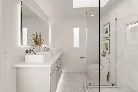 Bath - 2010 Estero St, Oceanside, CA 92054 photo 2 of 3